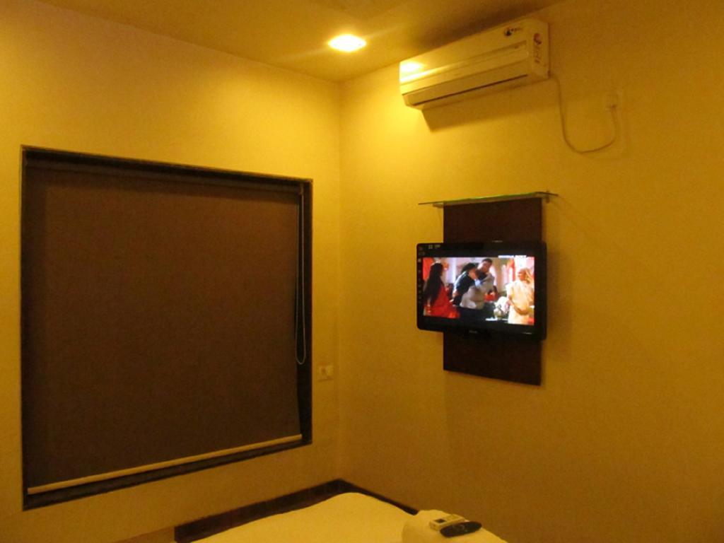 Hotel Sai Regency Daman Habitación foto