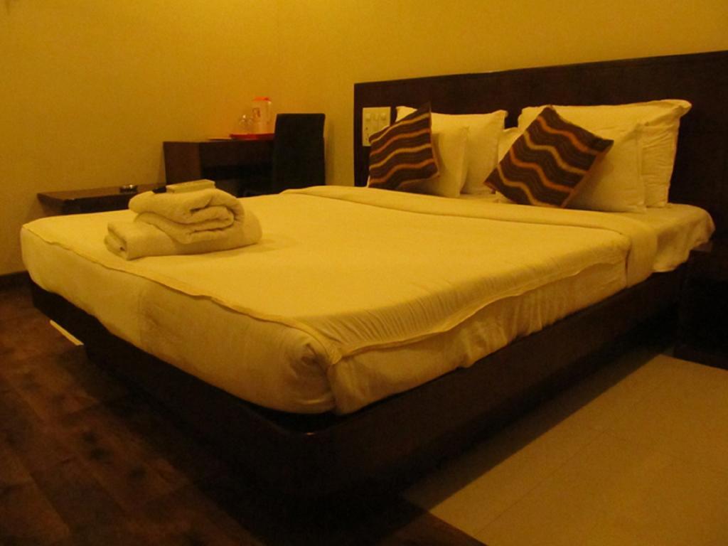 Hotel Sai Regency Daman Habitación foto